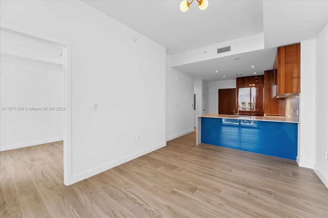 For Sale: $1,200,000 (1 beds, 1 baths, 675 Square Feet)