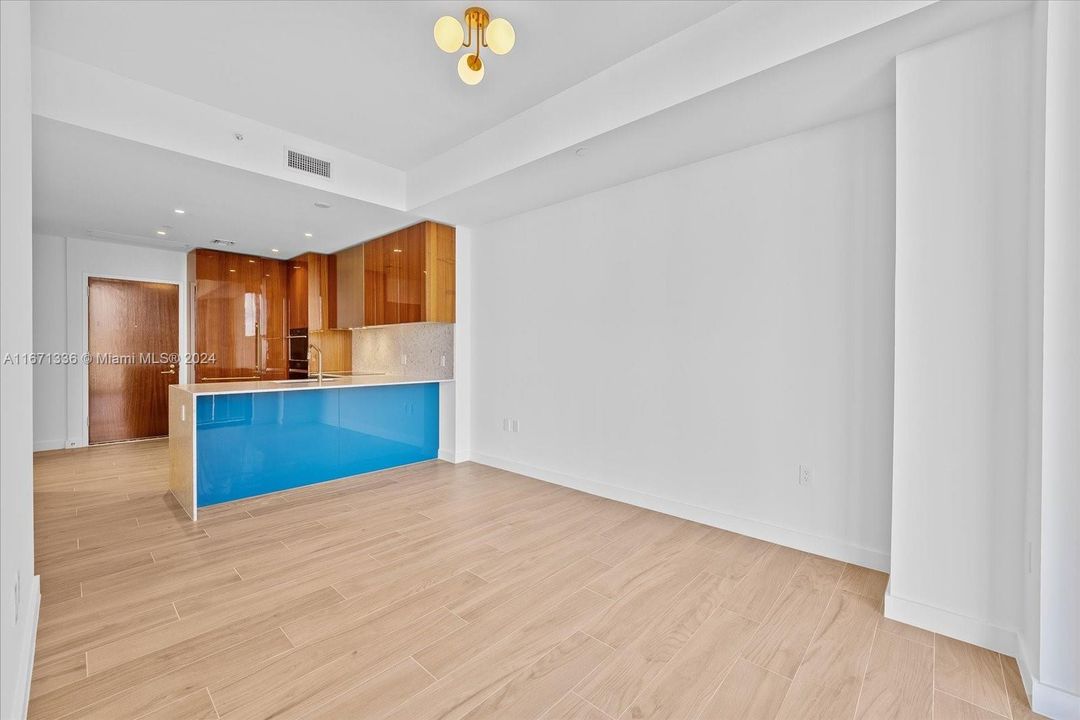 For Sale: $1,200,000 (1 beds, 1 baths, 675 Square Feet)