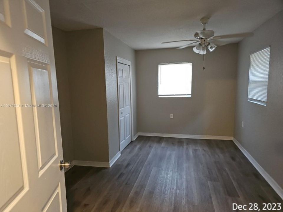 For Sale: $319,900 (3 beds, 1 baths, 1177 Square Feet)