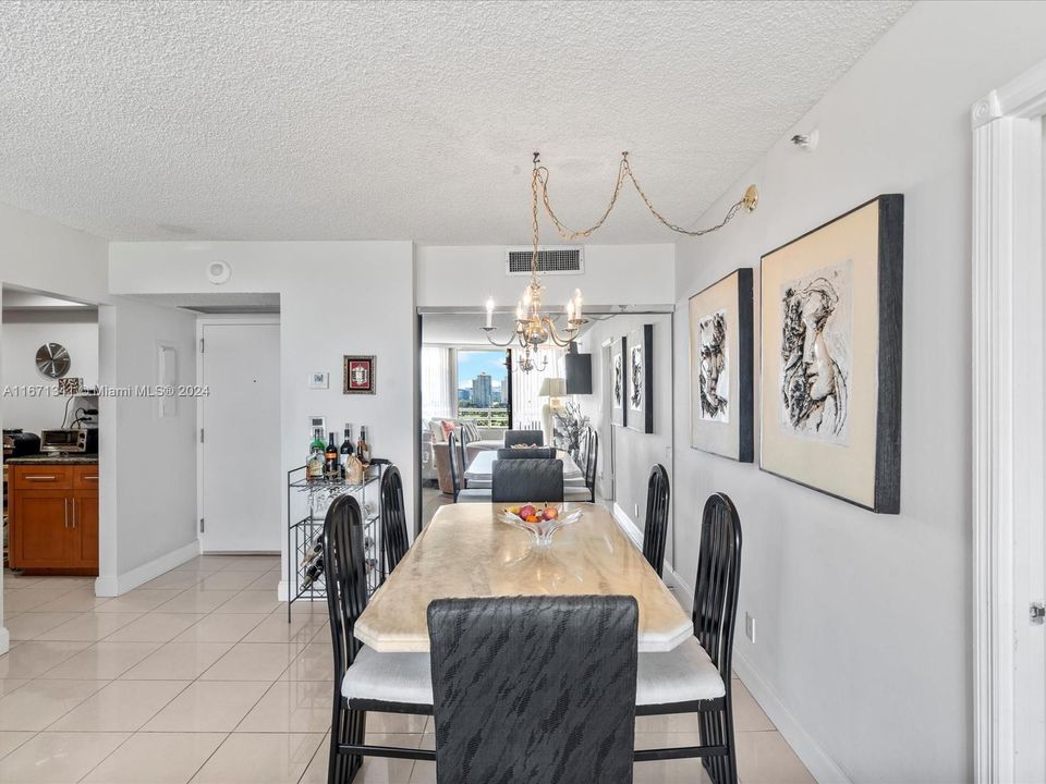 For Sale: $399,000 (2 beds, 2 baths, 1077 Square Feet)