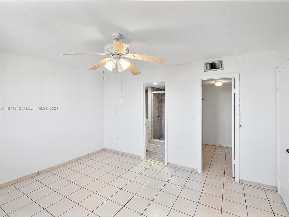 For Rent: $2,200 (2 beds, 2 baths, 960 Square Feet)