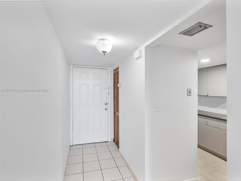 For Rent: $2,200 (2 beds, 2 baths, 960 Square Feet)