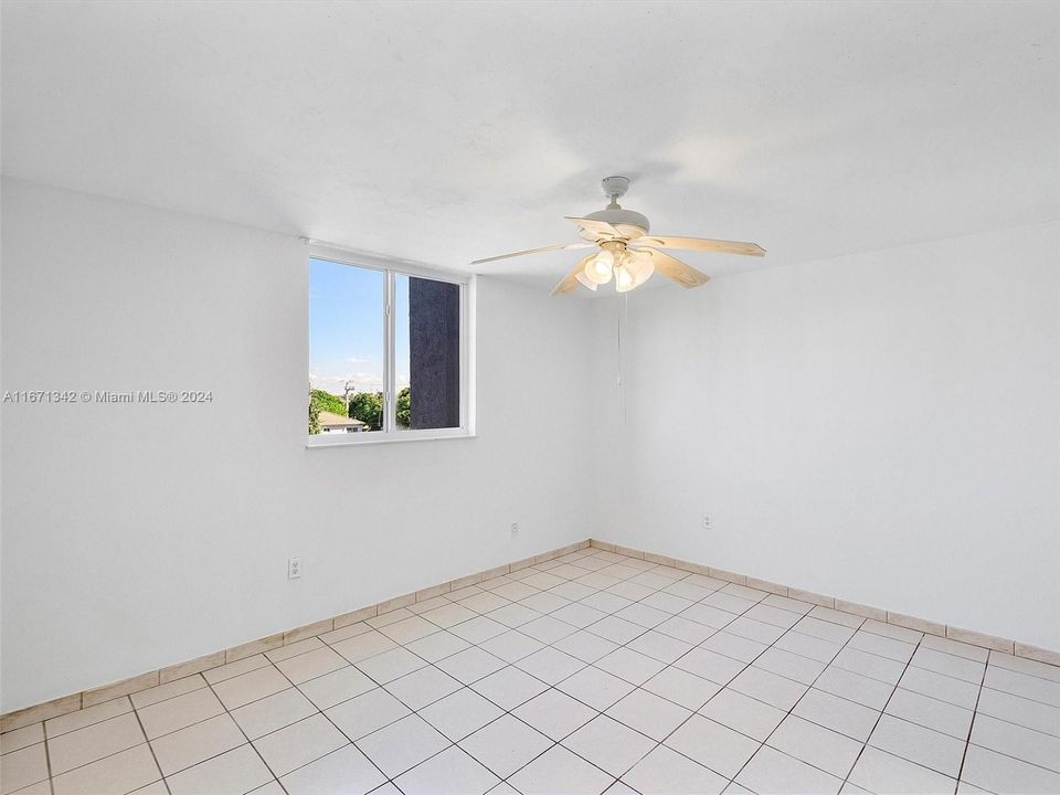 For Rent: $2,200 (2 beds, 2 baths, 960 Square Feet)