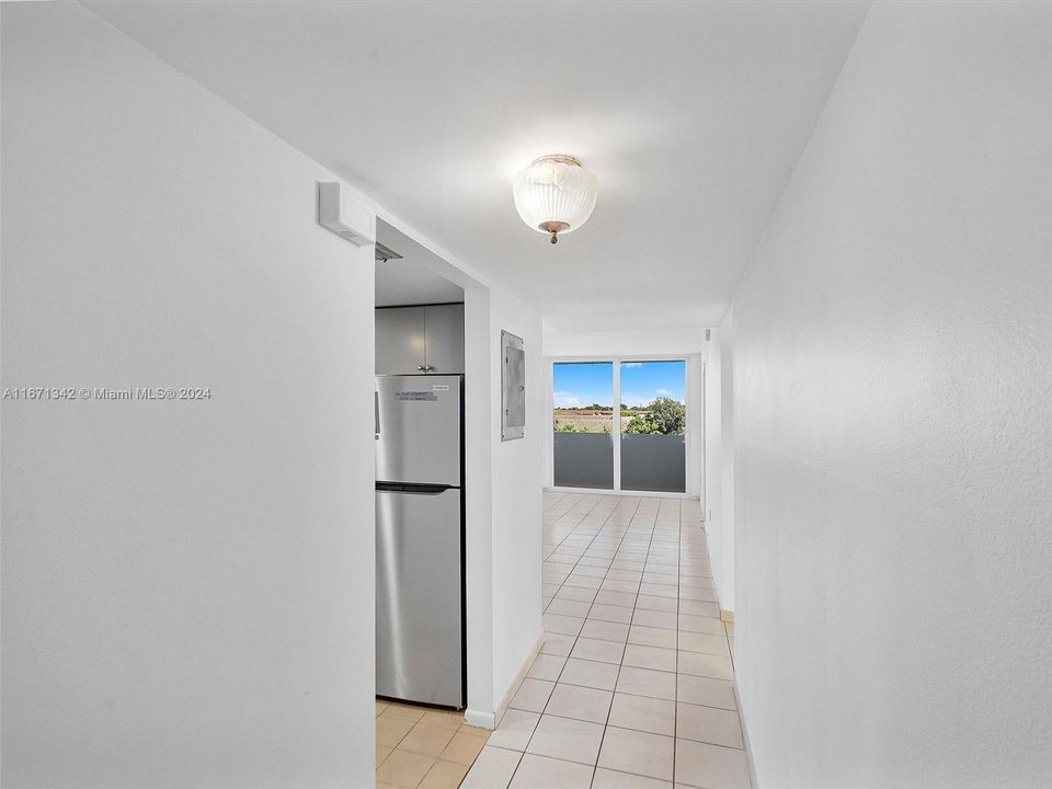 For Rent: $2,200 (2 beds, 2 baths, 960 Square Feet)