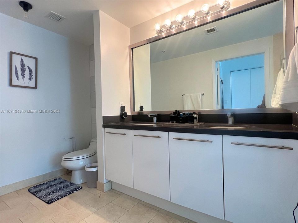 For Rent: $3,900 (2 beds, 2 baths, 1093 Square Feet)