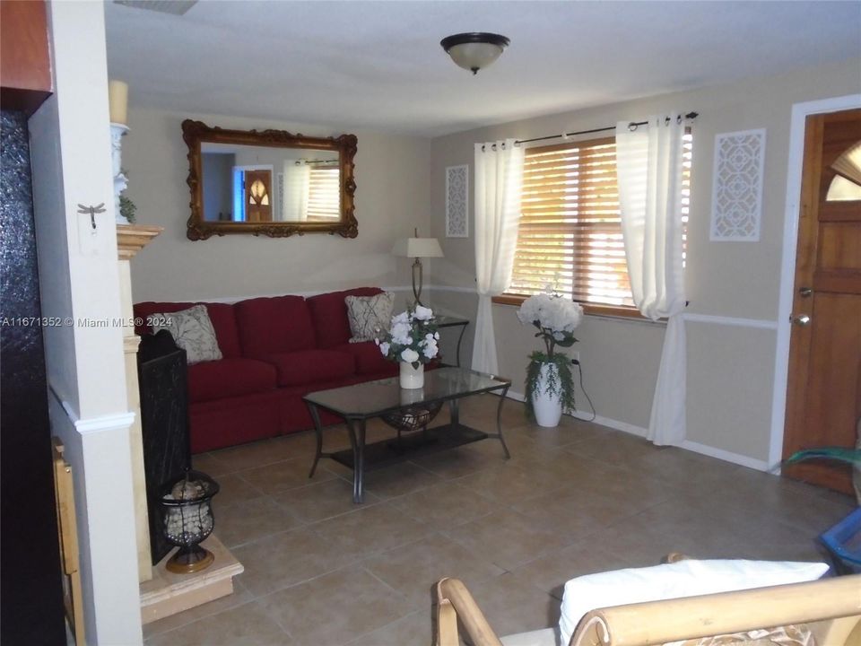 For Sale: $299,900 (3 beds, 1 baths, 1560 Square Feet)