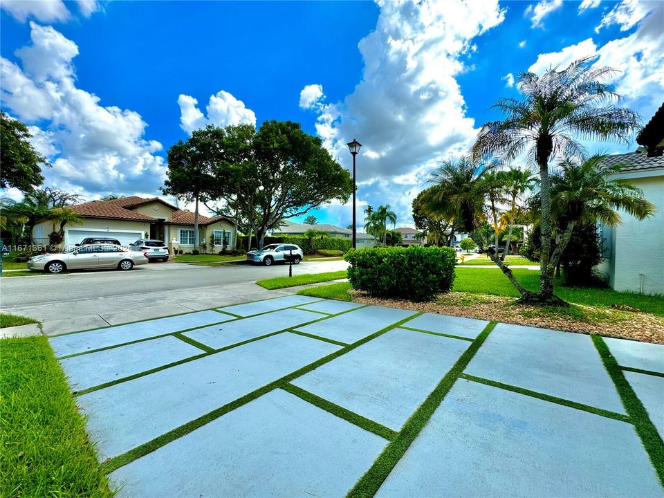 For Sale: $780,000 (3 beds, 3 baths, 2076 Square Feet)