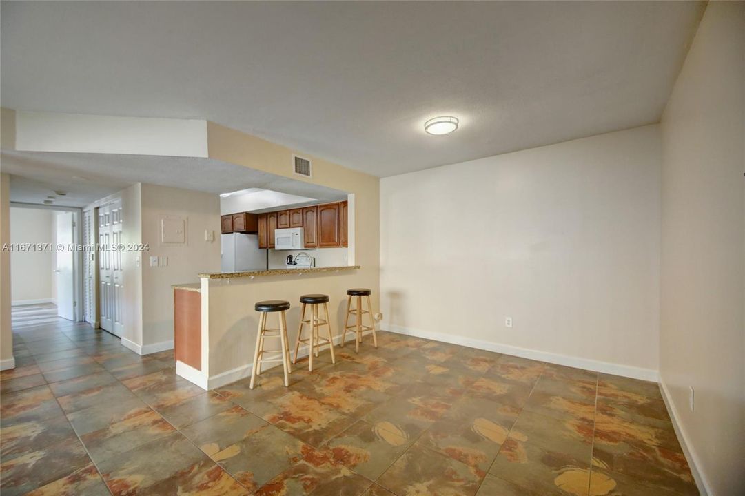 For Rent: $2,400 (2 beds, 2 baths, 1106 Square Feet)