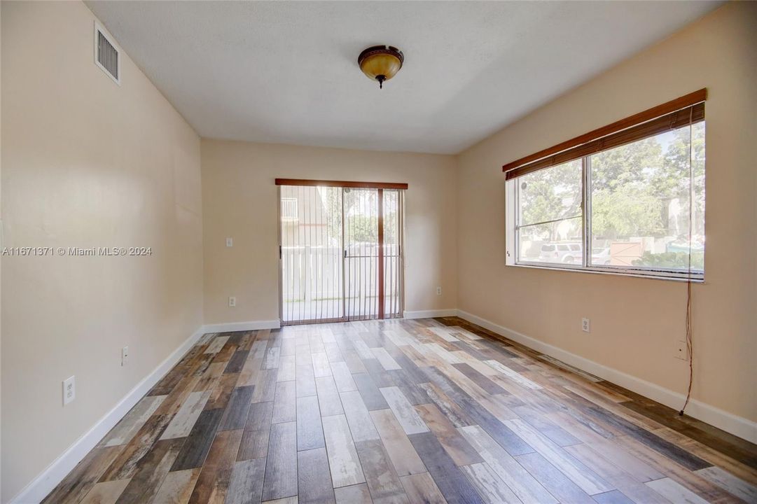 For Rent: $2,400 (2 beds, 2 baths, 1106 Square Feet)