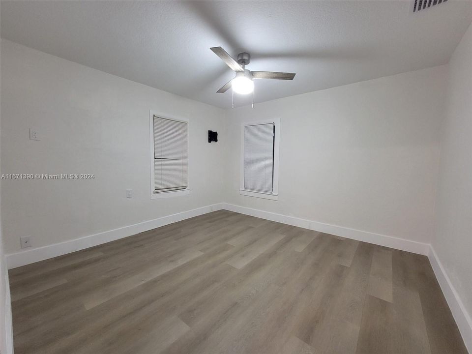 For Rent: $2,100 (2 beds, 1 baths, 1272 Square Feet)