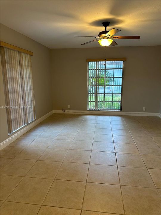 Active With Contract: $2,400 (2 beds, 1 baths, 795 Square Feet)