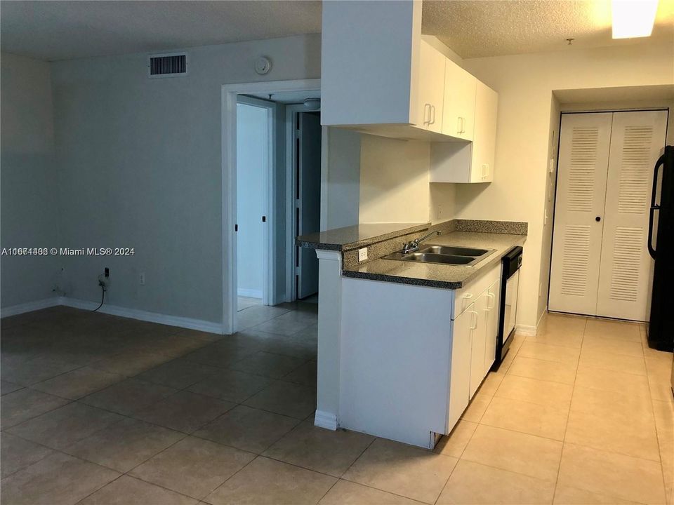 For Rent: $2,100 (2 beds, 2 baths, 820 Square Feet)