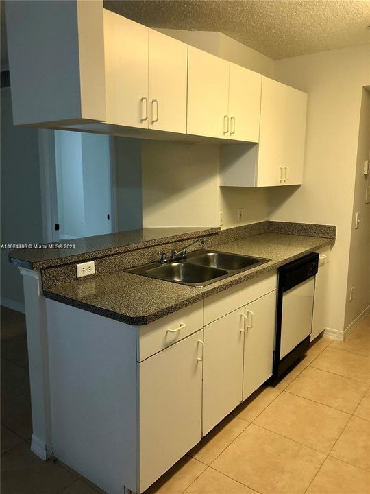 For Rent: $2,100 (2 beds, 2 baths, 820 Square Feet)