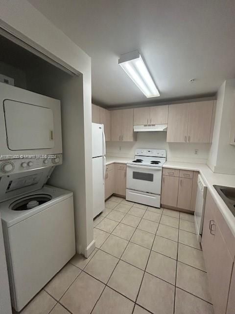 For Rent: $2,300 (1 beds, 1 baths, 726 Square Feet)