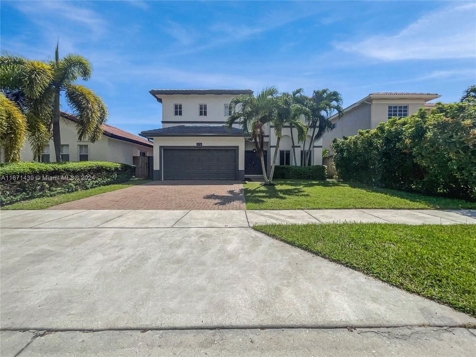 For Sale: $740,000 (3 beds, 3 baths, 2629 Square Feet)