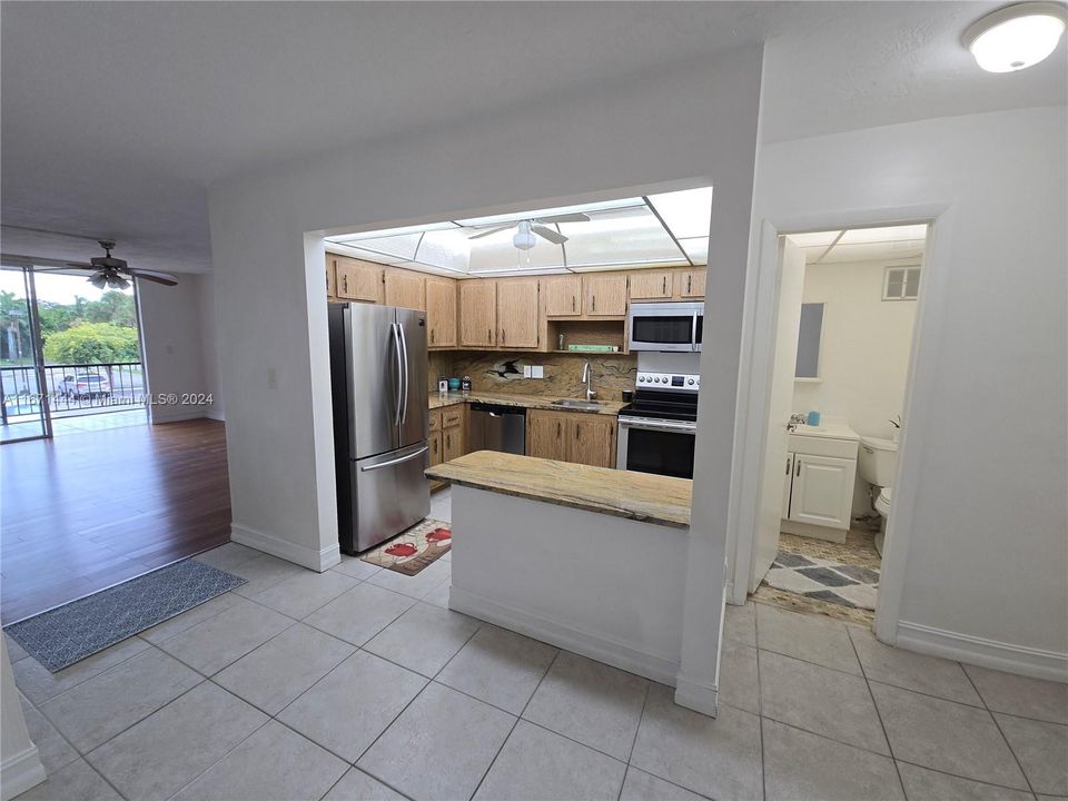 For Sale: $149,999 (1 beds, 1 baths, 960 Square Feet)