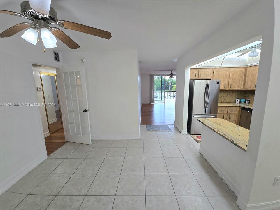 For Sale: $149,999 (1 beds, 1 baths, 960 Square Feet)