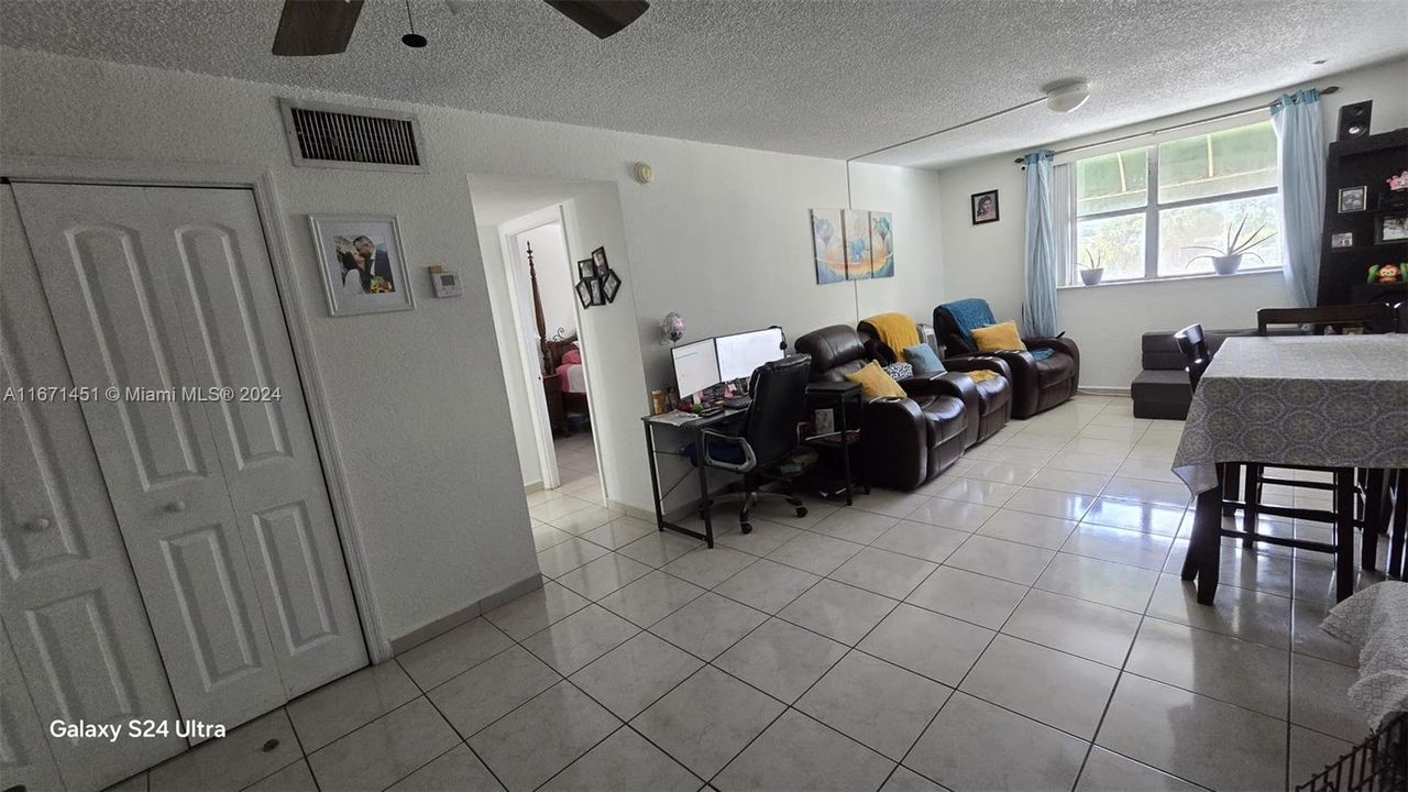 Active With Contract: $190,000 (1 beds, 1 baths, 600 Square Feet)