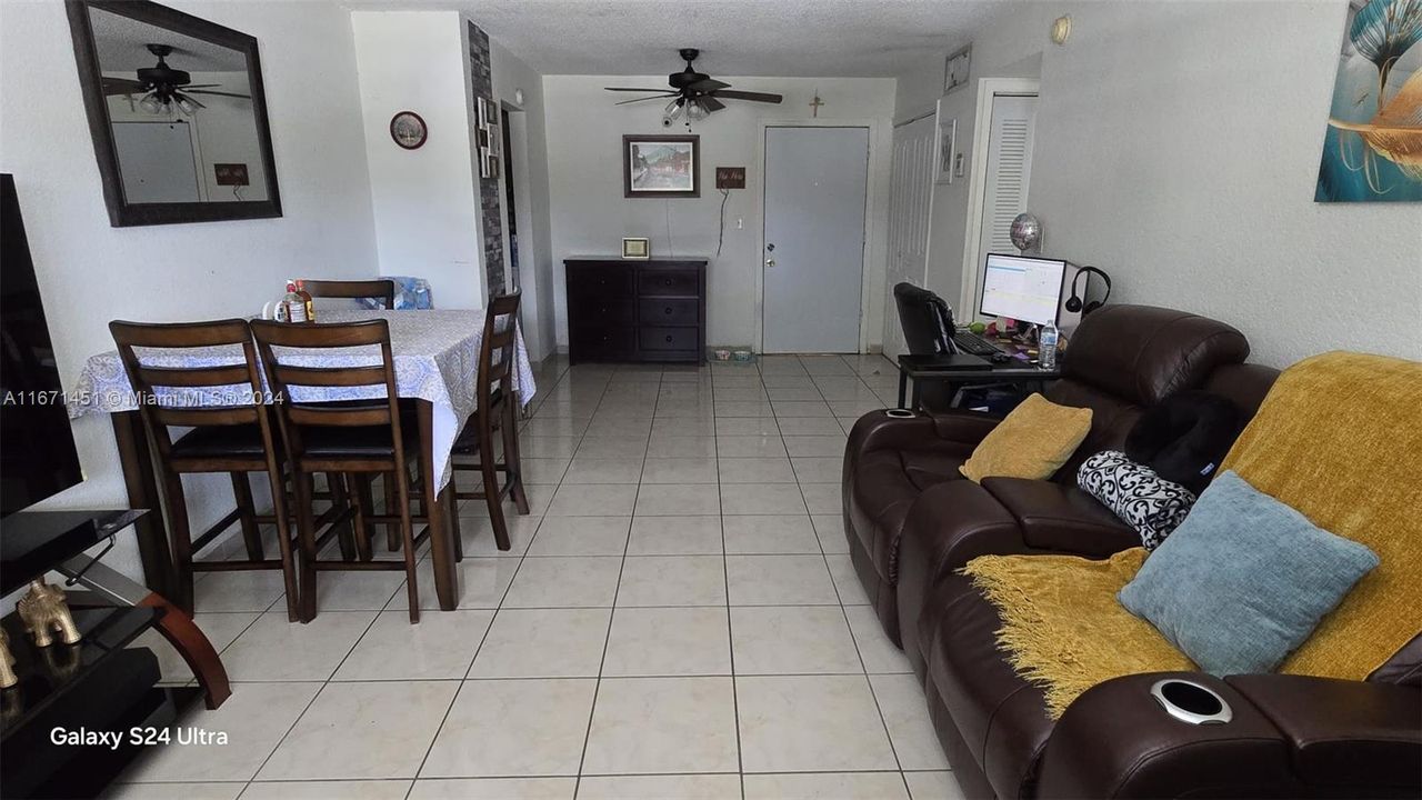 Active With Contract: $190,000 (1 beds, 1 baths, 600 Square Feet)