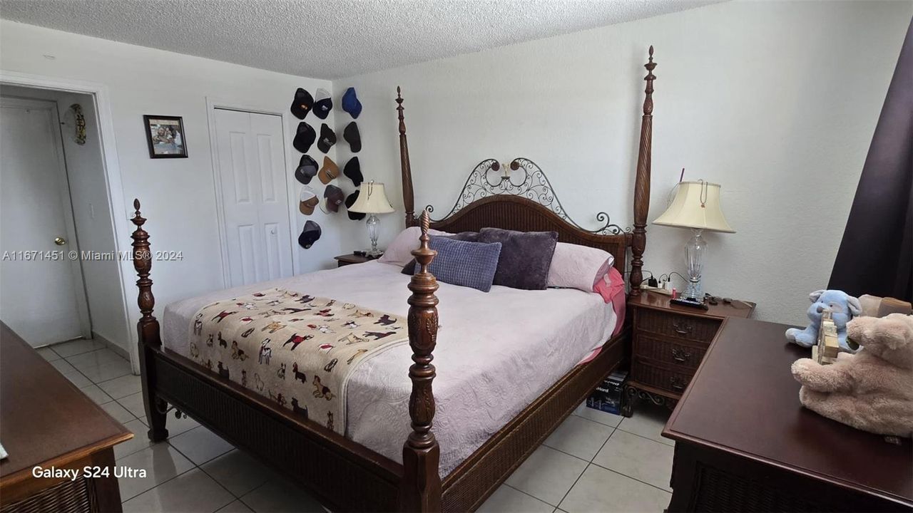 Active With Contract: $190,000 (1 beds, 1 baths, 600 Square Feet)