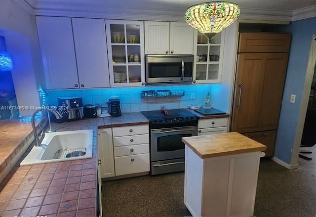 Activo con contrato: $369,000 (2 camas, 1 baños, 1205 Pies cuadrados)