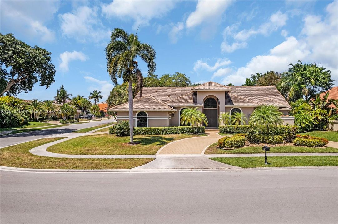 For Sale: $1,399,000 (3 beds, 3 baths, 3015 Square Feet)