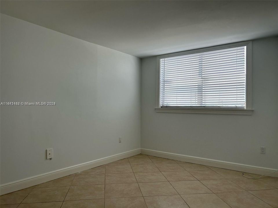 For Rent: $1,700 (1 beds, 1 baths, 658 Square Feet)