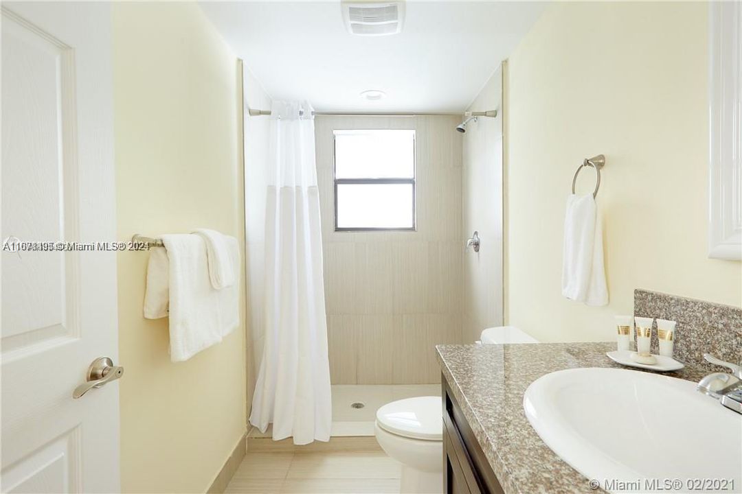 Active With Contract: $2,800 (2 beds, 2 baths, 1267 Square Feet)