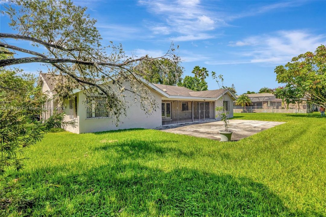 For Sale: $999,999 (3 beds, 2 baths, 2362 Square Feet)