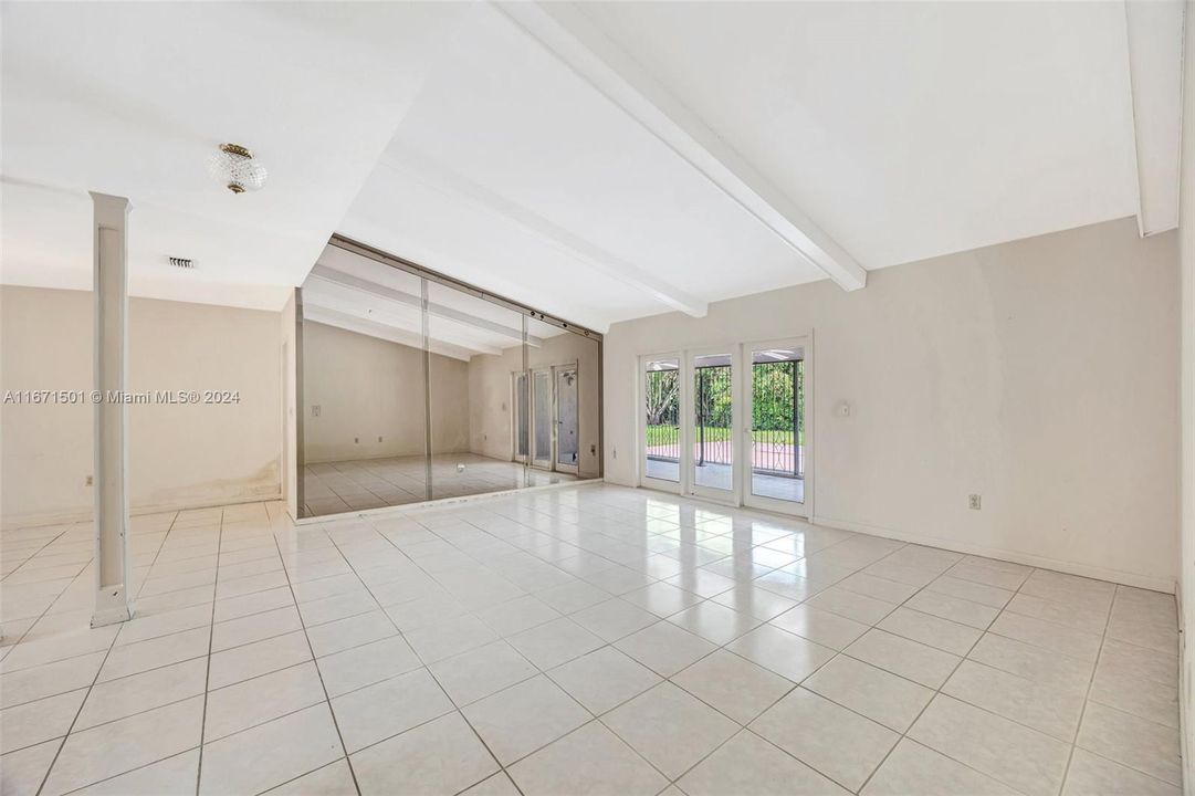 En Venta: $999,999 (3 camas, 2 baños, 2362 Pies cuadrados)