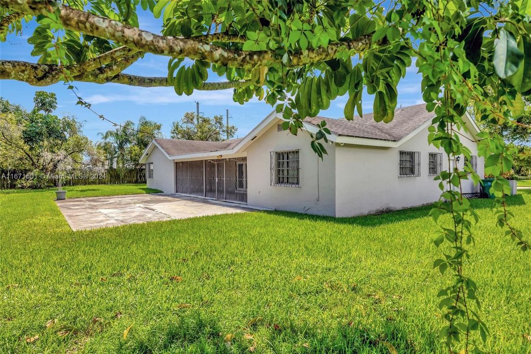 For Sale: $999,999 (3 beds, 2 baths, 2362 Square Feet)