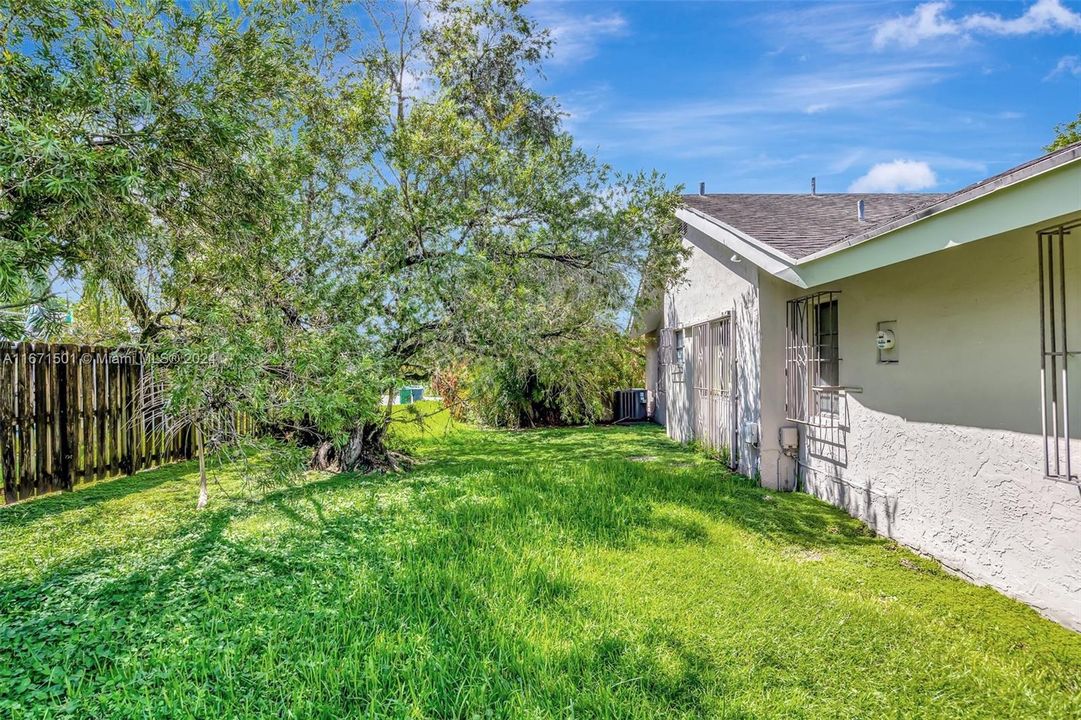 For Sale: $999,999 (3 beds, 2 baths, 2362 Square Feet)