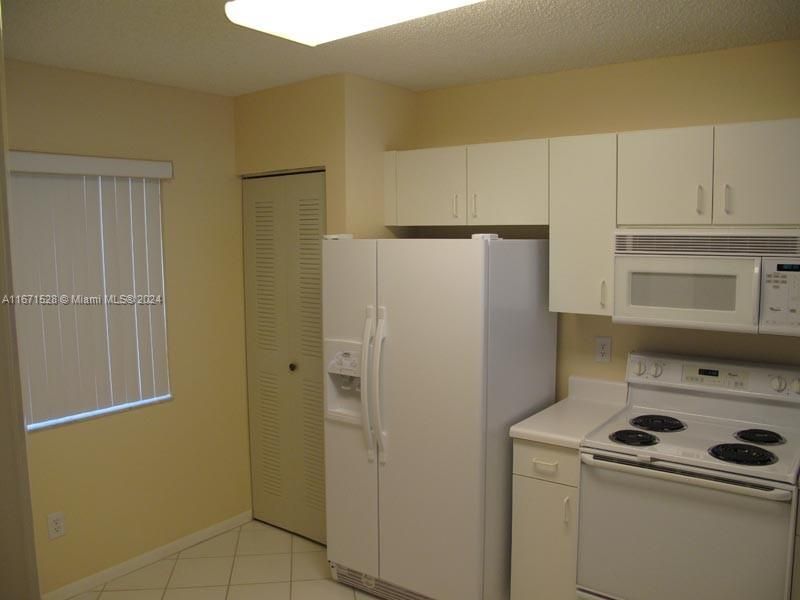 For Sale: $185,500 (2 beds, 1 baths, 981 Square Feet)