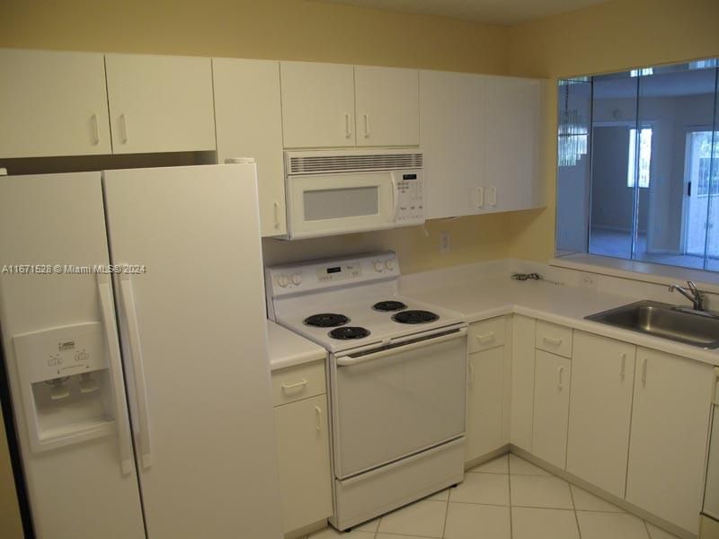 For Sale: $185,500 (2 beds, 1 baths, 981 Square Feet)