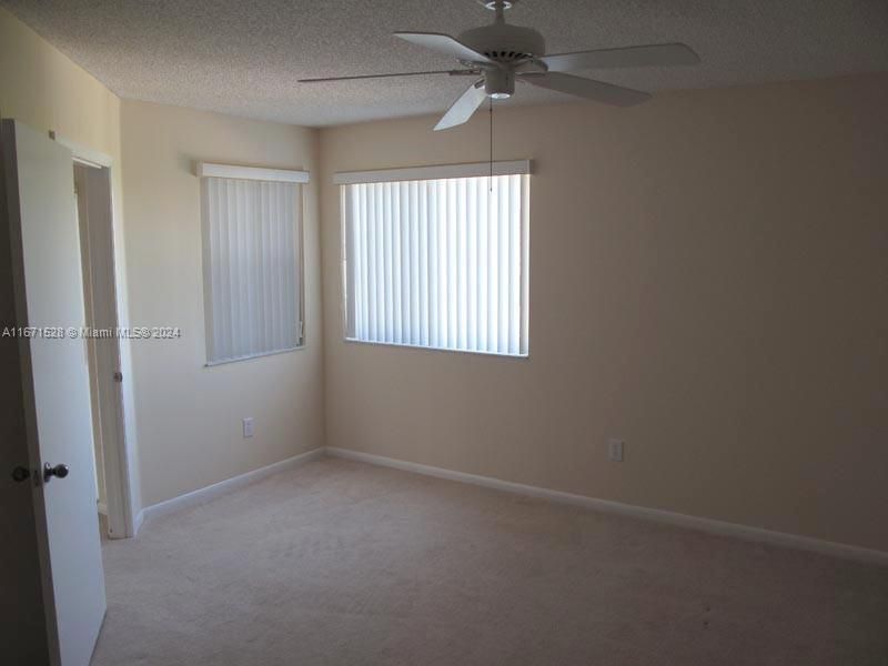 For Sale: $185,500 (2 beds, 1 baths, 981 Square Feet)