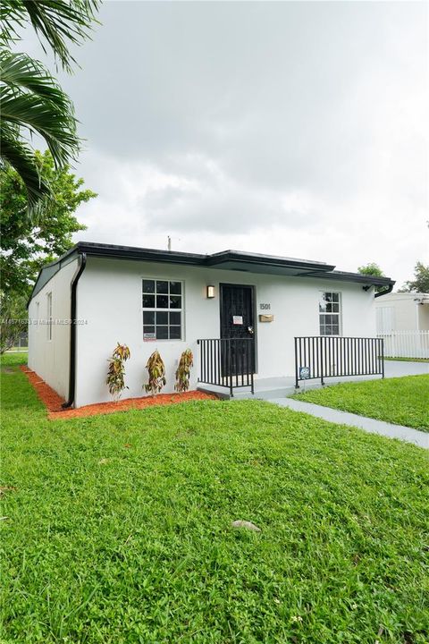 For Sale: $469,900 (2 beds, 1 baths, 872 Square Feet)