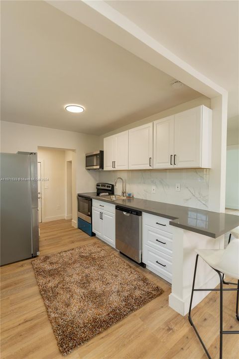 For Sale: $469,900 (2 beds, 1 baths, 872 Square Feet)