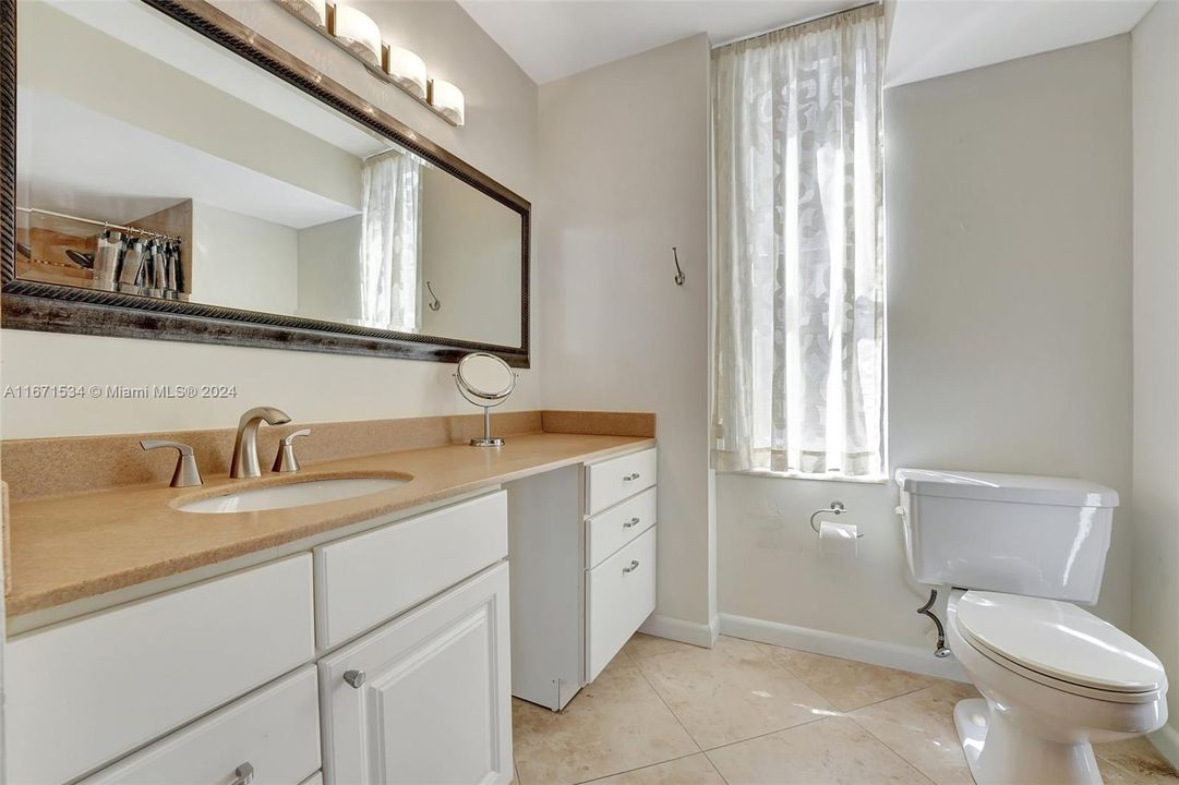 For Sale: $385,000 (2 beds, 2 baths, 1339 Square Feet)