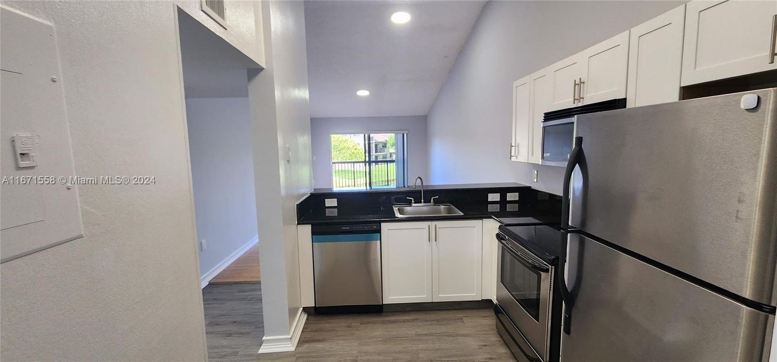 For Rent: $2,100 (2 beds, 2 baths, 986 Square Feet)