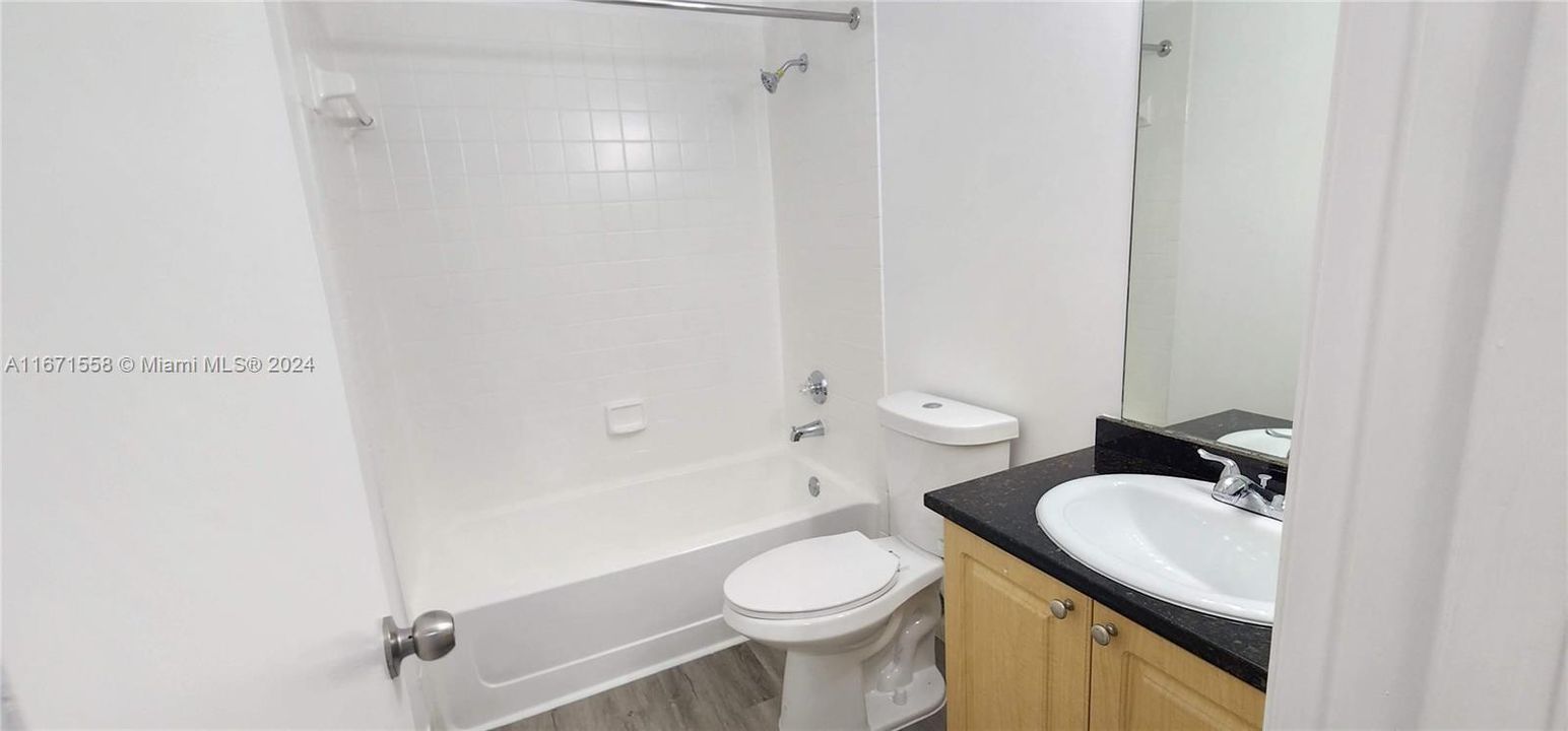 For Rent: $2,100 (2 beds, 2 baths, 986 Square Feet)