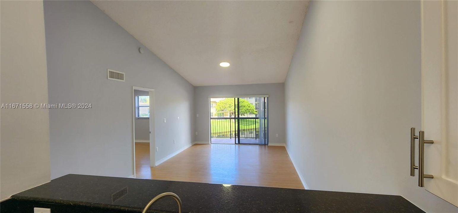 For Rent: $2,100 (2 beds, 2 baths, 986 Square Feet)