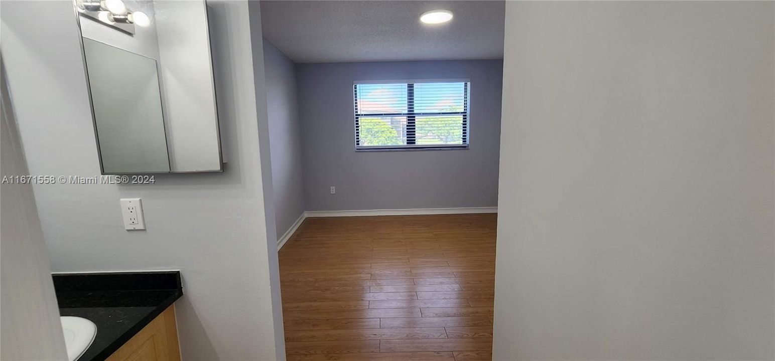 For Rent: $2,100 (2 beds, 2 baths, 986 Square Feet)