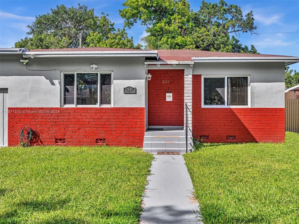 For Sale: $699,997 (2 beds, 2 baths, 1306 Square Feet)