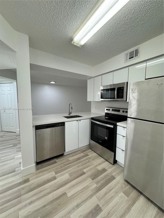 For Rent: $2,250 (2 beds, 2 baths, 1044 Square Feet)