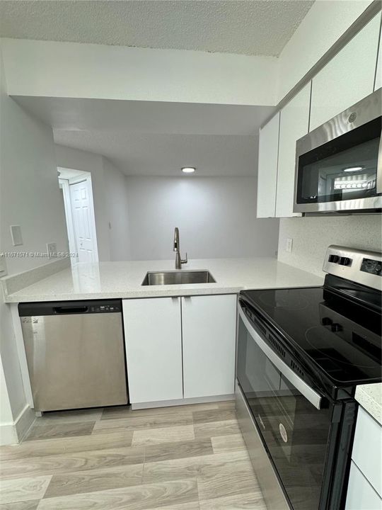 For Rent: $2,250 (2 beds, 2 baths, 1044 Square Feet)