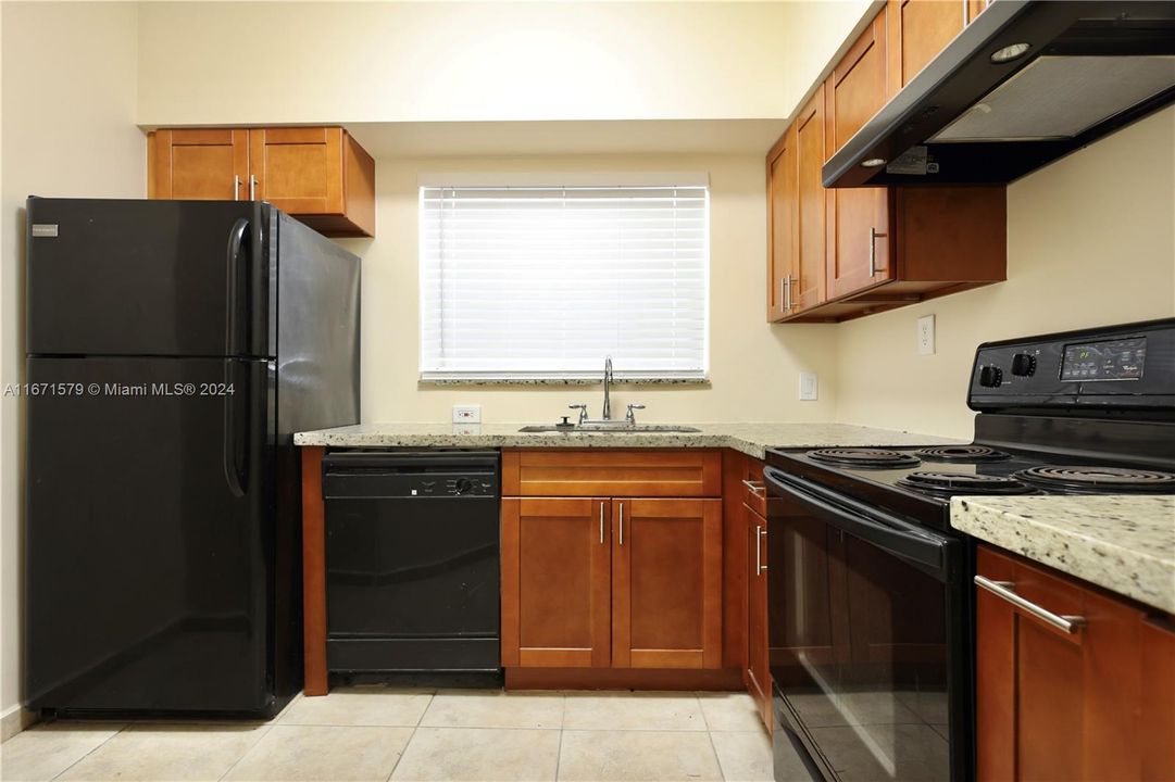 For Sale: $249,000 (2 beds, 2 baths, 807 Square Feet)