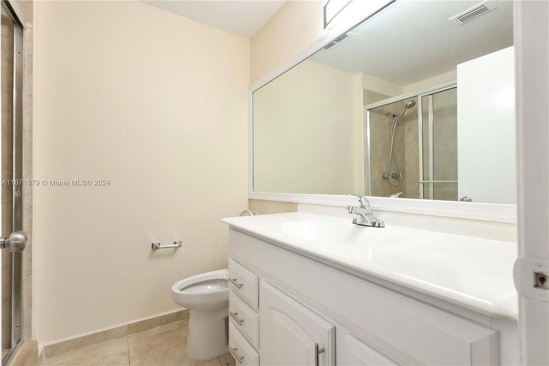 For Sale: $249,000 (2 beds, 2 baths, 807 Square Feet)