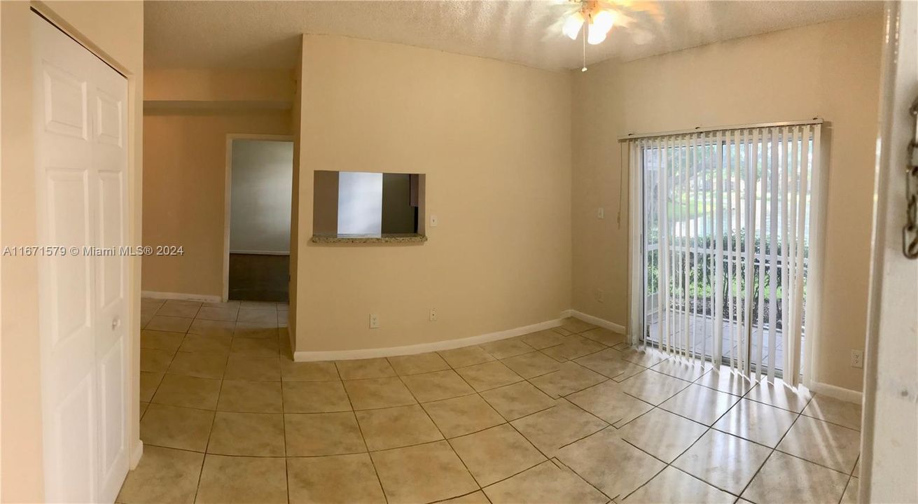 For Sale: $249,000 (2 beds, 2 baths, 807 Square Feet)