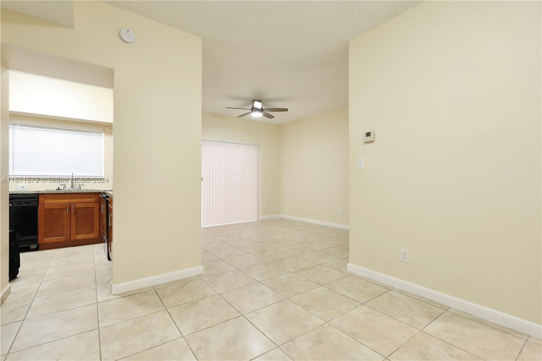 For Sale: $249,000 (2 beds, 2 baths, 807 Square Feet)