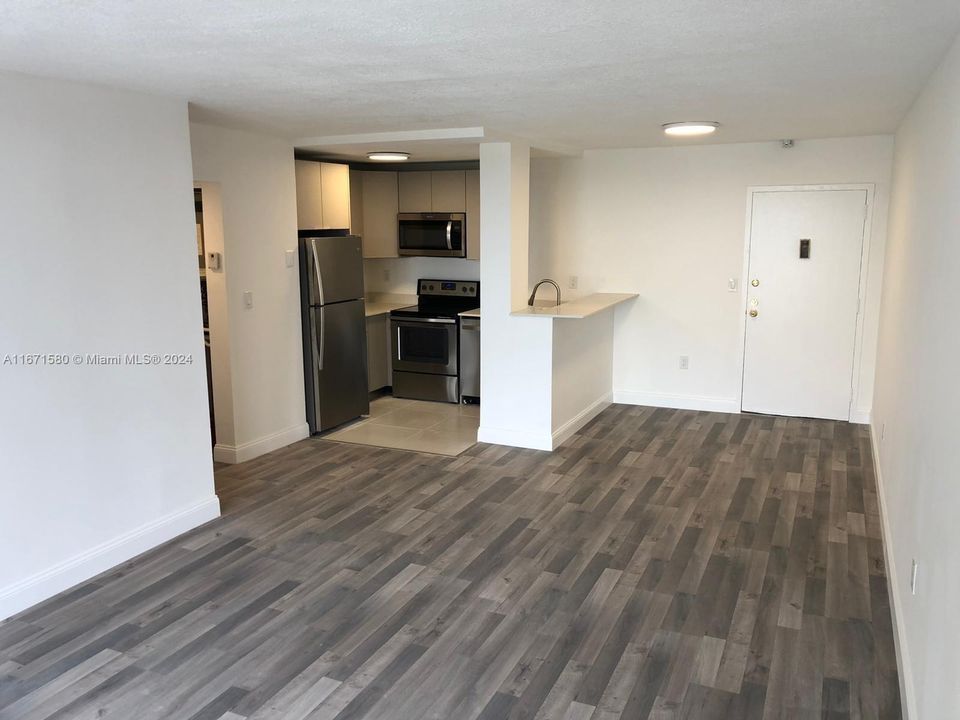 For Sale: $268,900 (2 beds, 2 baths, 914 Square Feet)